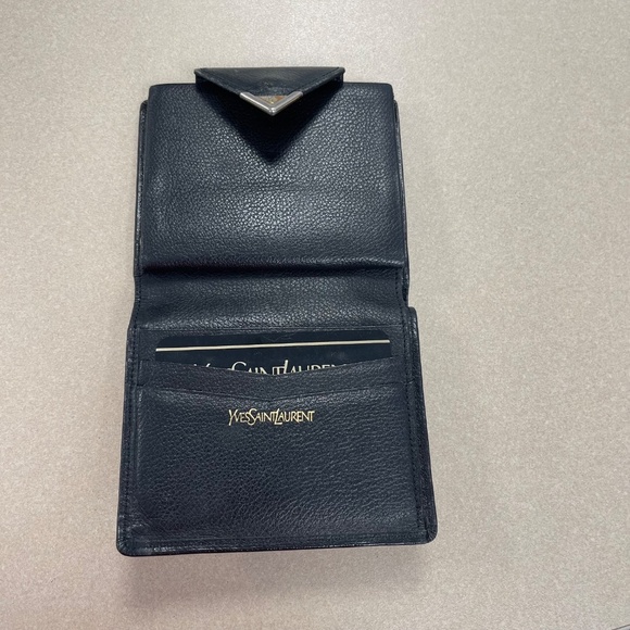 Yves Saint Laurent Vintage Compact Kiss Lock Wallet - Black - Preowned - Picture 4 of 15